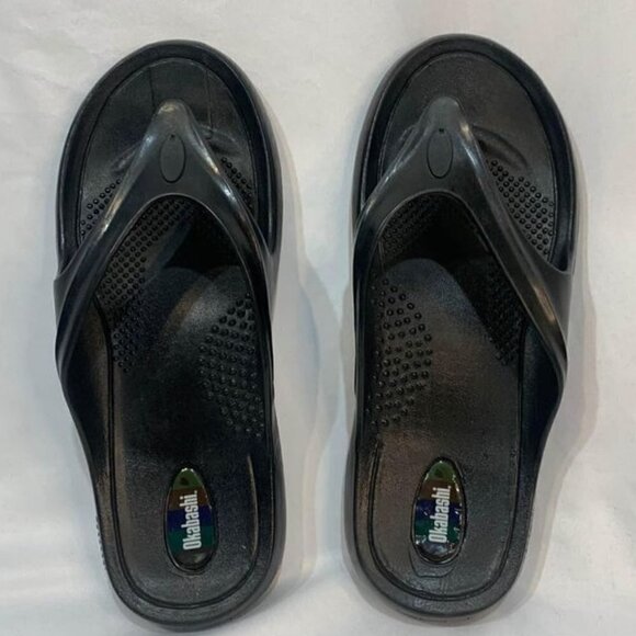 Okabashi rubber flip flops. Size medium. (9 woman’s/ 7 mens) black. Sleek design - Picture 1 of 9